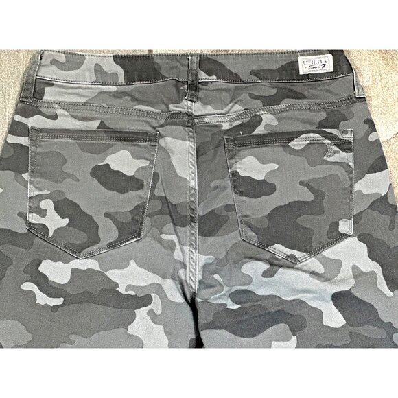 Seven7 Utility Camouflage Denim Mid Rise Slim Straight Jeans in a Floral Camo 8 - Picture 9 of 15